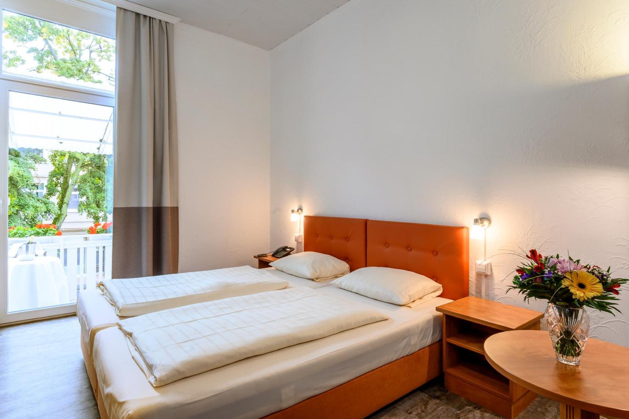Hotel Krone บิงเงนอัมไรน์ ภายนอก รูปภาพ