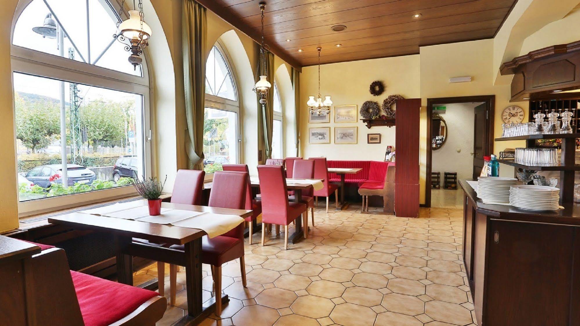 Hotel Krone บิงเงนอัมไรน์ ภายนอก รูปภาพ