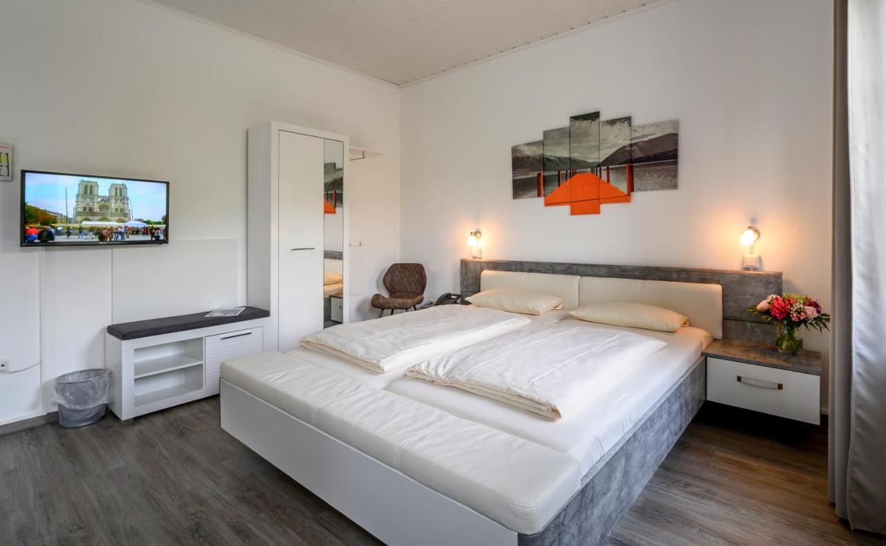 Hotel Krone บิงเงนอัมไรน์ ภายนอก รูปภาพ